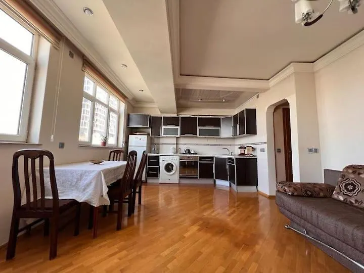Lovely 1-Bedroom Flat With A Full View Of F1 Drs Zone And Flame Towers バクー